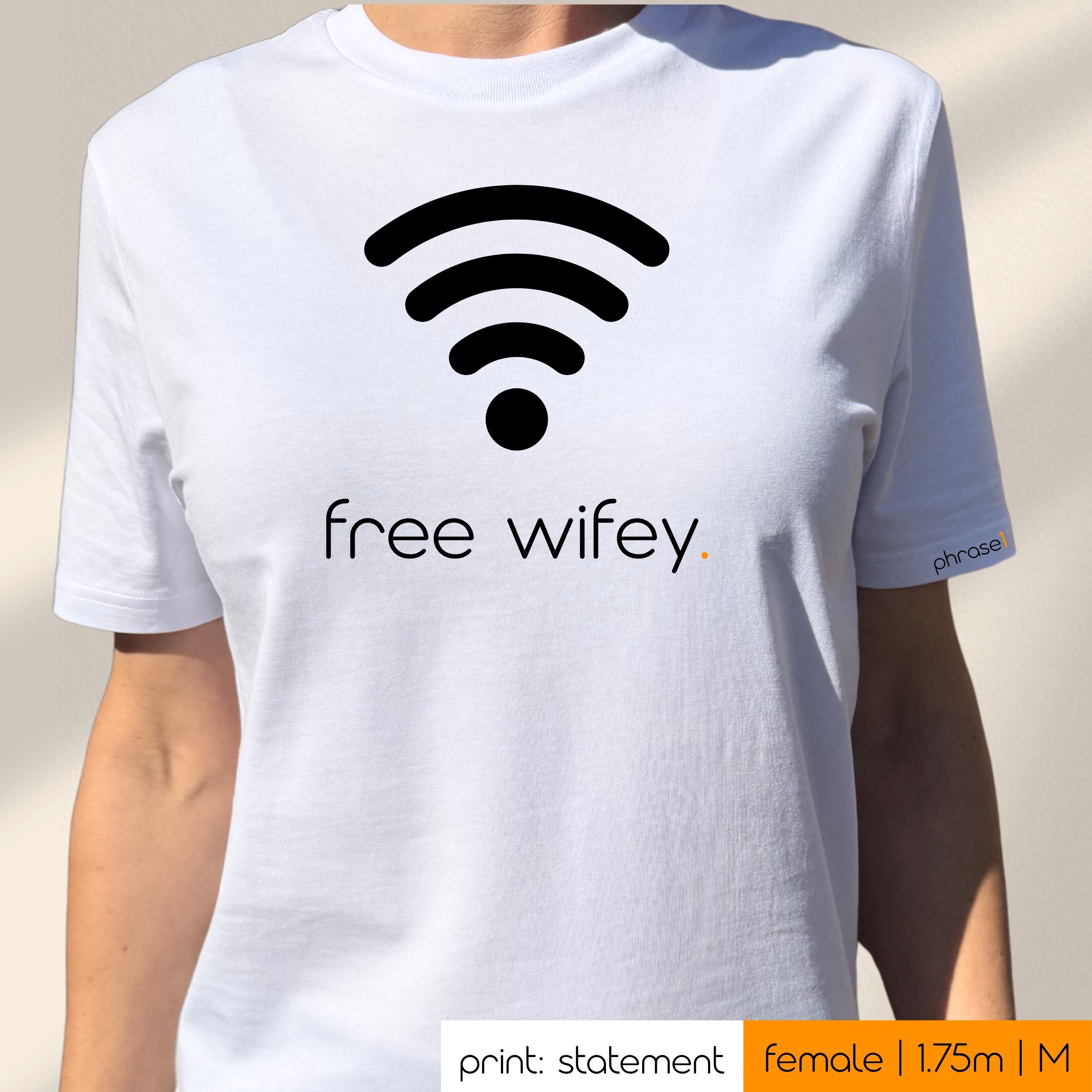 Premium T-Shirt mit Spruch "free wifey." und Visual WLAN